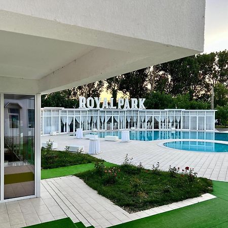 Royal Park Complex Hotell Bascov Eksteriør bilde