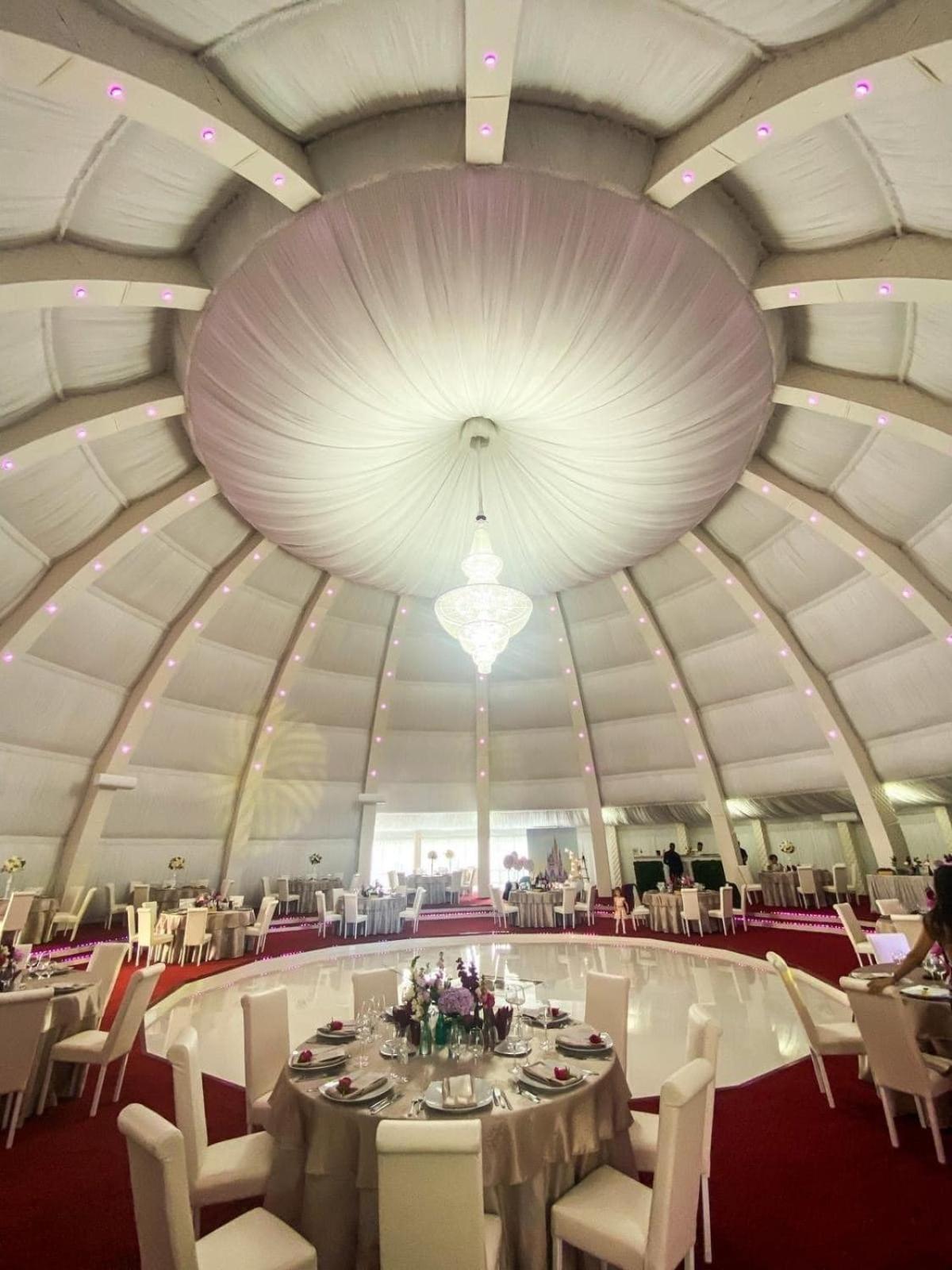 Royal Park Complex Hotell Bascov Eksteriør bilde