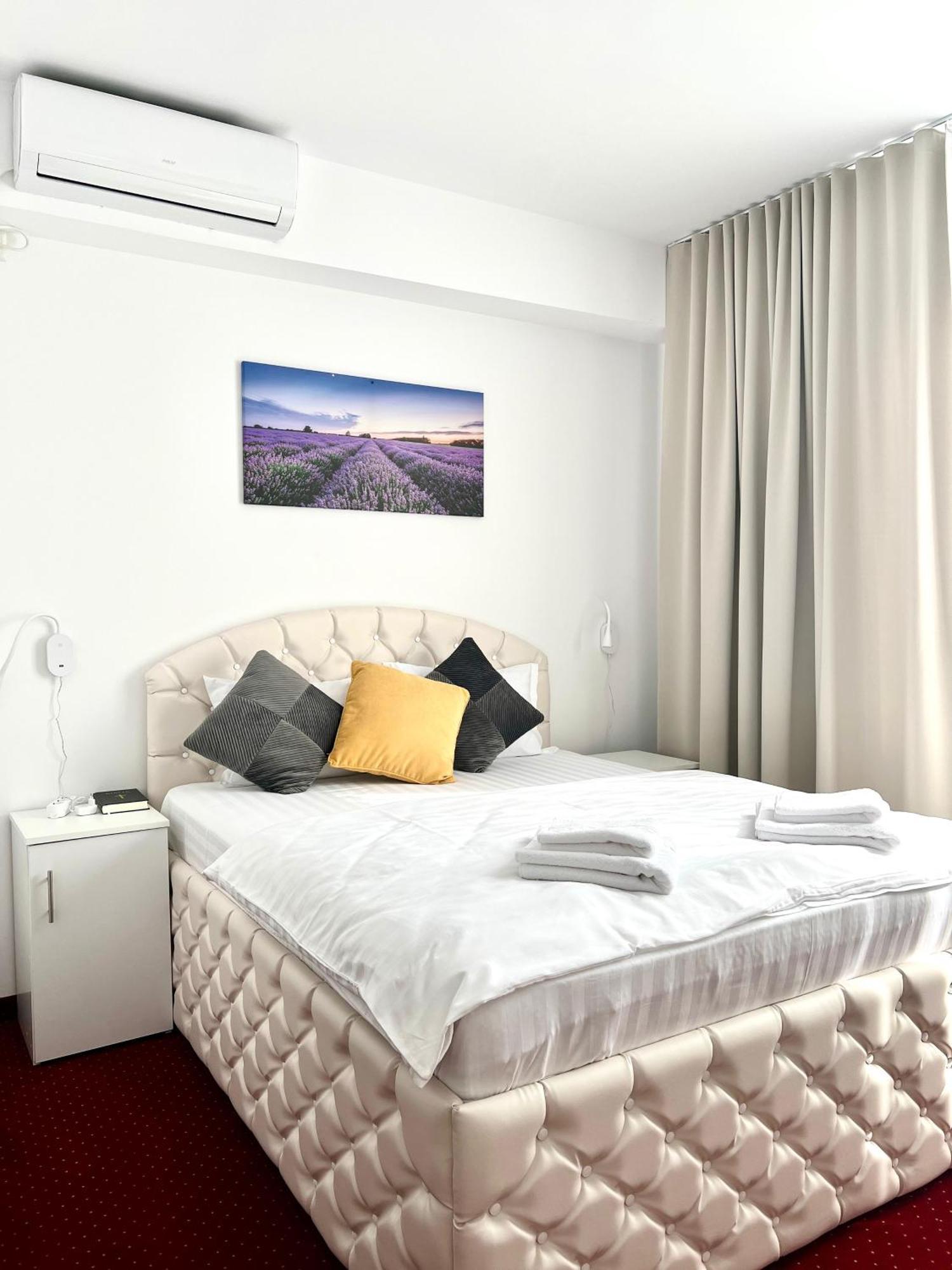 Royal Park Complex Hotell Bascov Eksteriør bilde