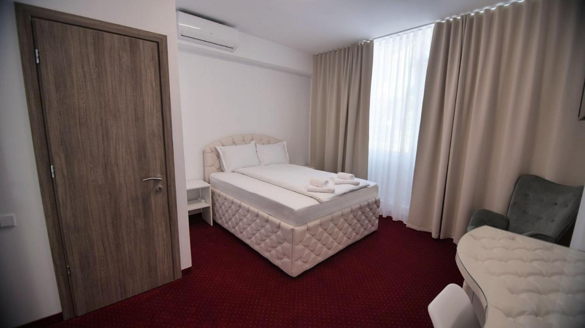 Royal Park Complex Hotell Bascov Eksteriør bilde