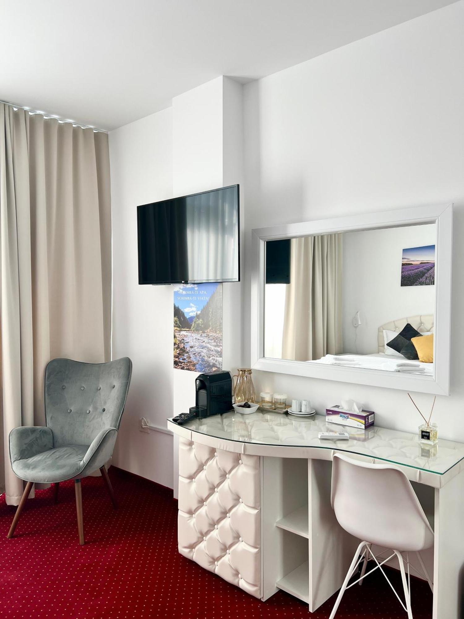 Royal Park Complex Hotell Bascov Eksteriør bilde