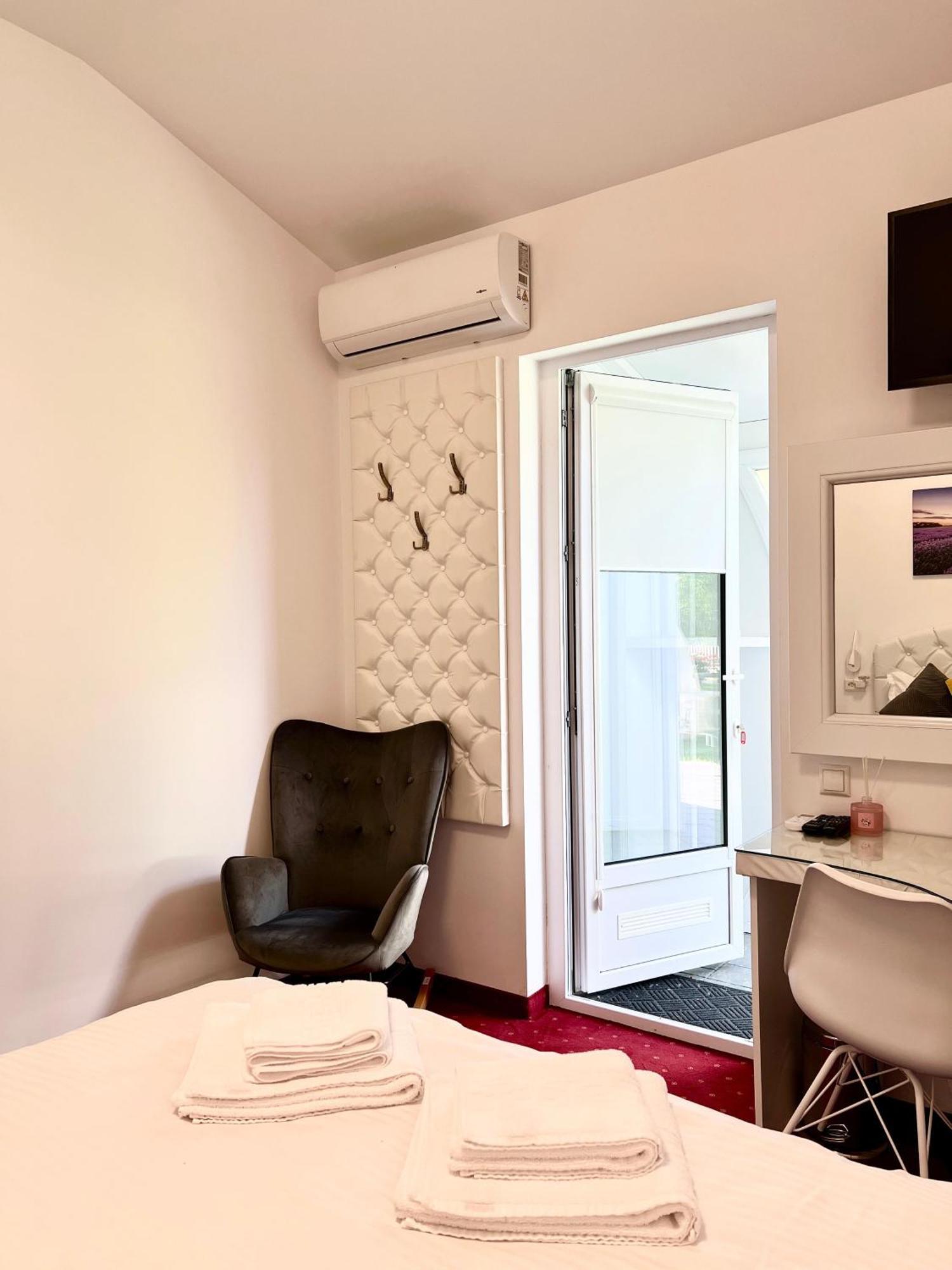 Royal Park Complex Hotell Bascov Eksteriør bilde